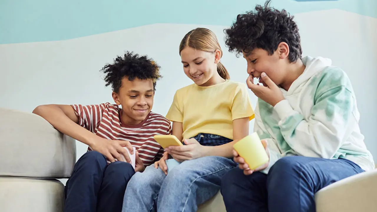 Australian Senate Passes Landmark Bill Banning Children Under 16 from Social Media