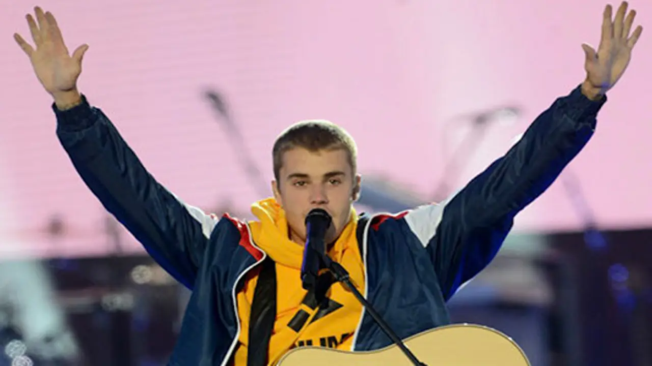 Justin Bieber preaches God’s love at Manchester benefit concert