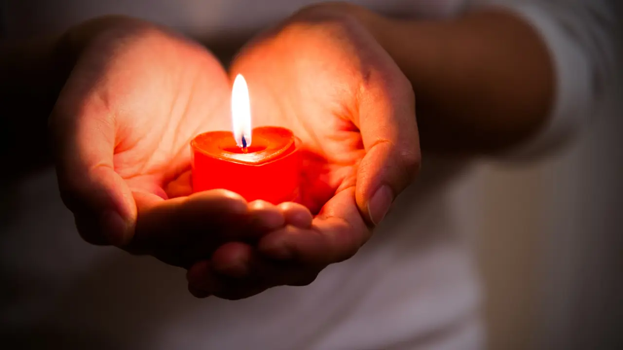 Light a candle for Melbourne at 8pm