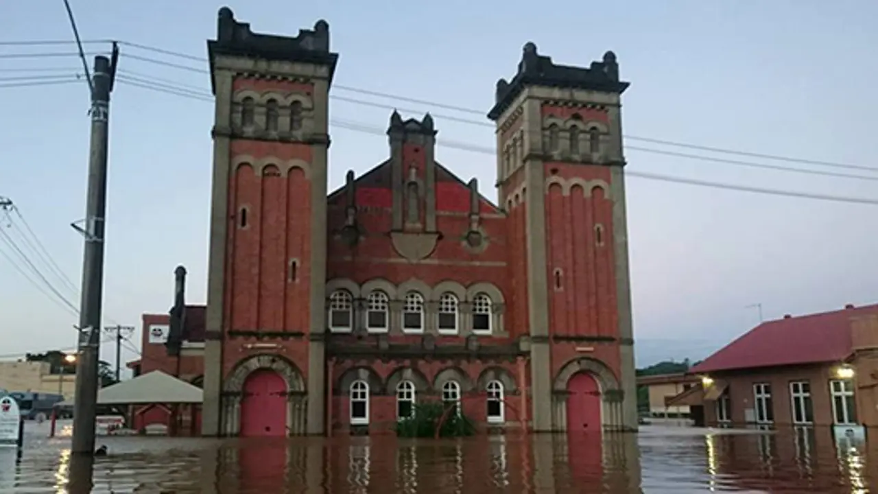 Lismore residents forced to start anew after ex-Cyclone Debbie