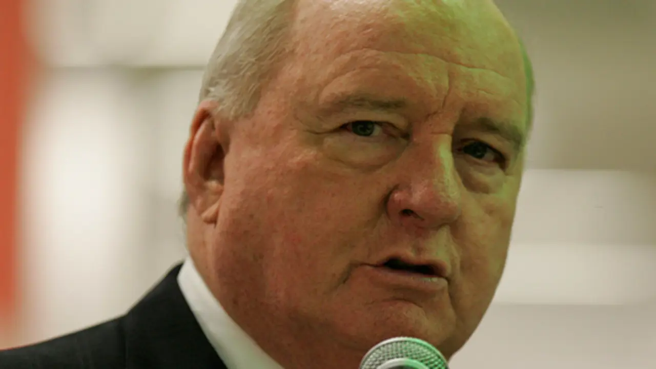 Alan Jones puts support behind drug law reform